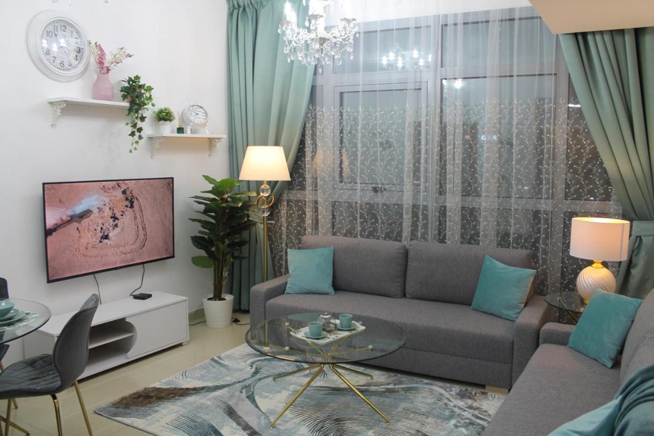 Newly Furnished One Bedroom Apartment Next To Metro & Beach In Marina Residence Dubai Exterior foto