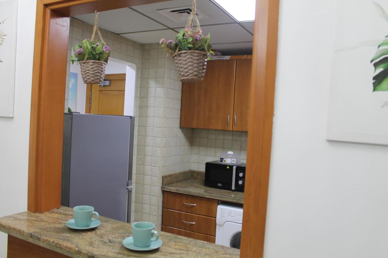 Newly Furnished One Bedroom Apartment Next To Metro & Beach In Marina Residence Dubai Exterior foto