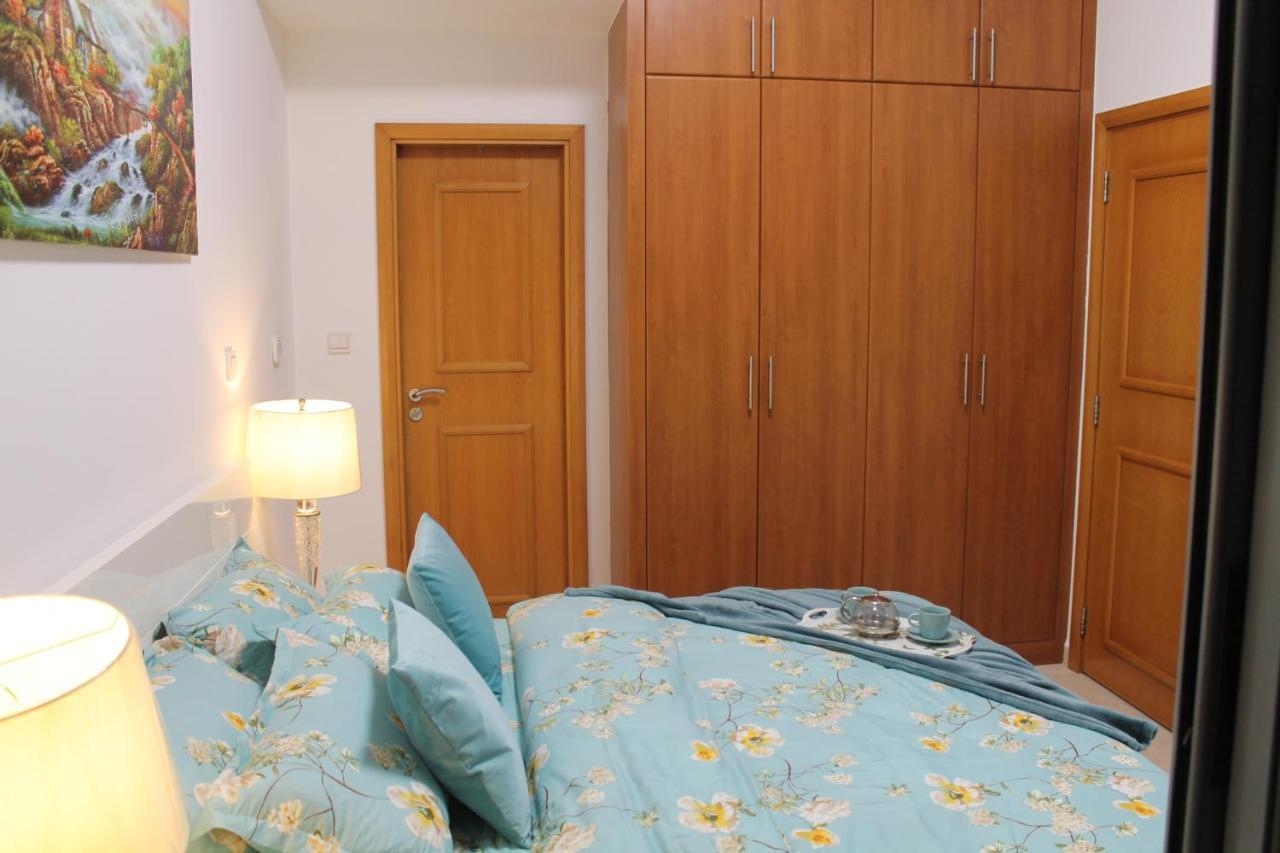 Newly Furnished One Bedroom Apartment Next To Metro & Beach In Marina Residence Dubai Exterior foto