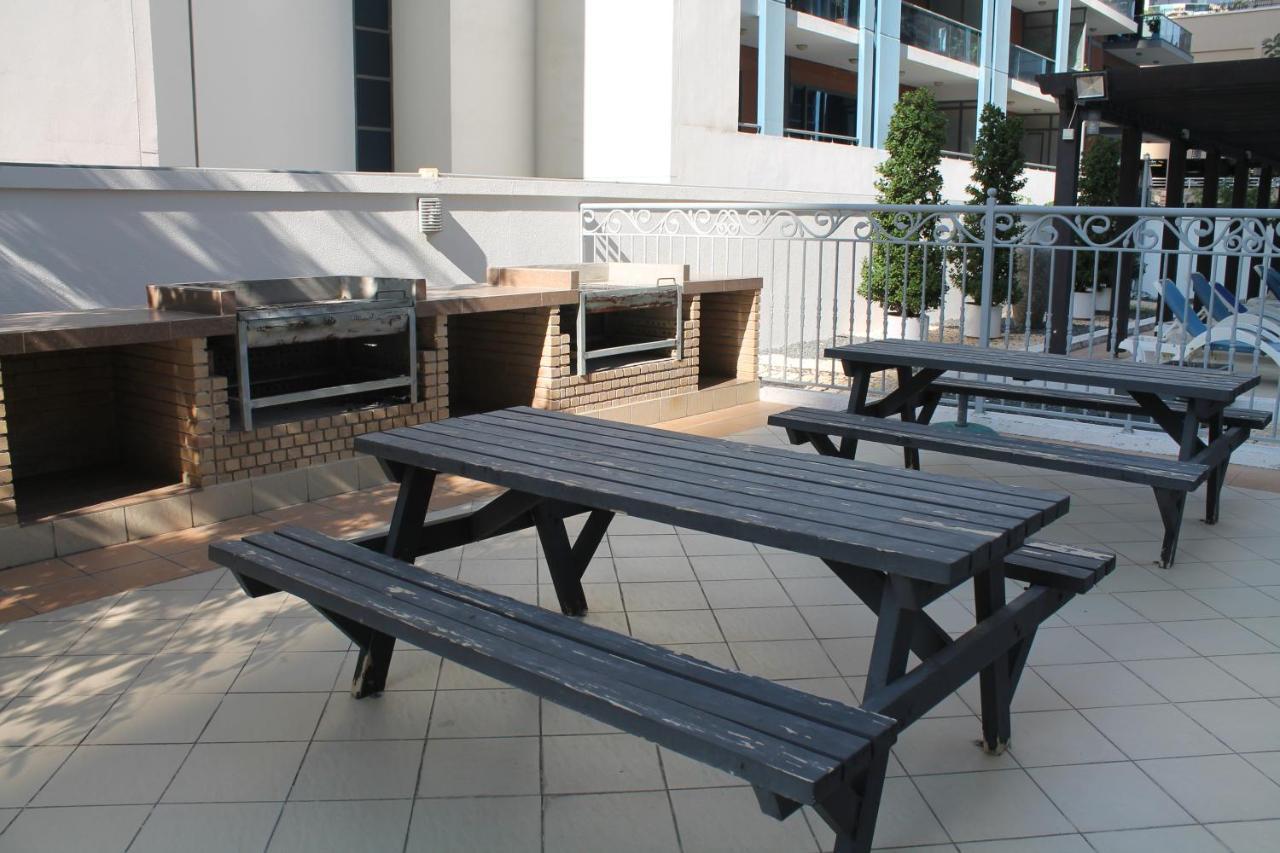 Newly Furnished One Bedroom Apartment Next To Metro & Beach In Marina Residence Dubai Exterior foto